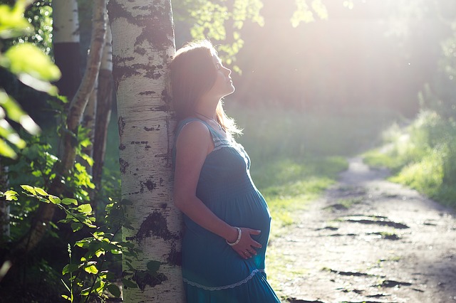 妊娠中に摂るべき「葉酸」とは？必要量や多く含まれる食材をチェック！