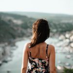 意外に目立つムダ毛...！背中の脱毛が完了する期間はどのくらい？