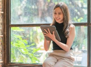 今や当たり前?フルタイム女性が始めやすい副業とは