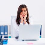 仕事中の食いしばりに要注意！原因や影響、ストレスをケアするコツ