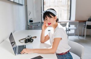 パソコンデスクをおしゃれにイメチェン！印象アップのコーデをご紹介