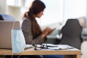 オフィスの乾燥に要注意！悪影響や最適な湿度を保つコツをご紹介